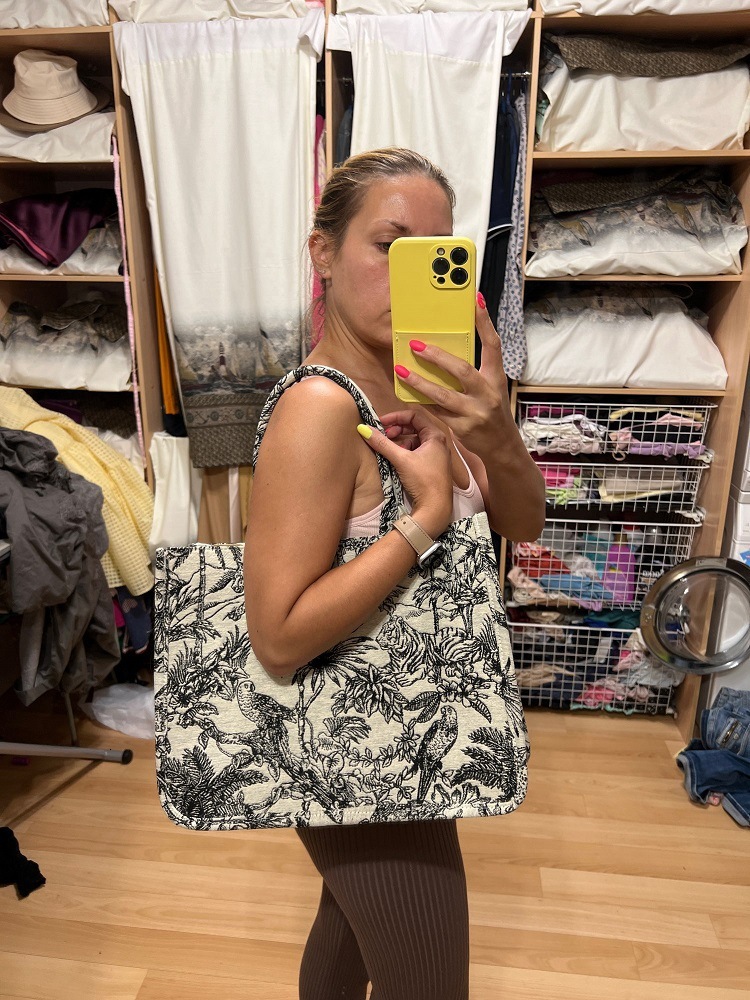 Free Shipping 2025 New Designer Bag Large Capacity Tiger Pattern Women's Pearl Shoulder Handbag High Quality Leisure Boutique Shopping Bag Commut