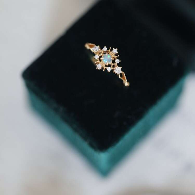 Morning Glory" Dreamy Sparkling Diamond Same Style Natural Opal Flowing Champagne Gold Light Luxury Ring