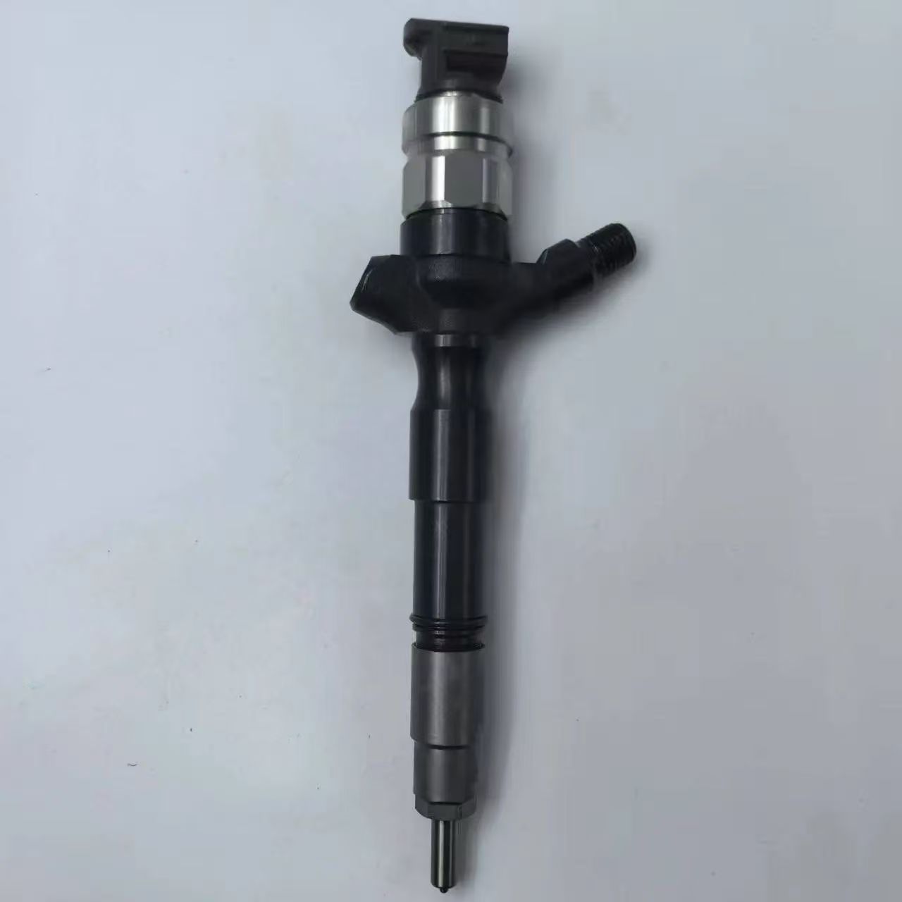095000-7761 diesel fuel injector 23670-39275 is suitable for Toyota Hiace Hilux 2.5D 2KD-FTV