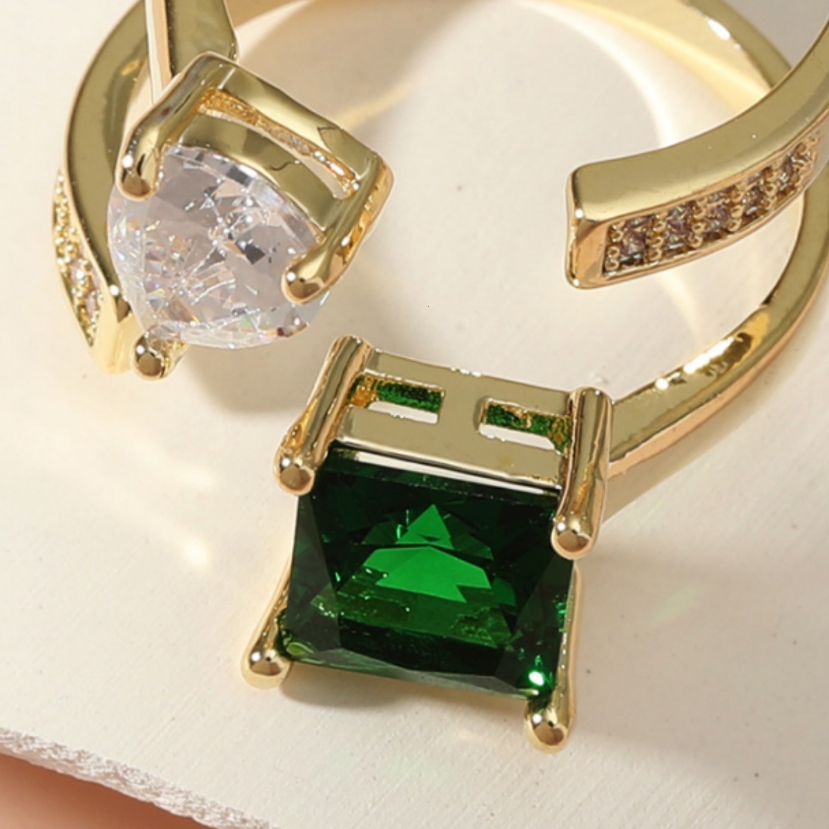 Unique for Women, Court Style Emerald Design, Elegant High-end Versatile Ring