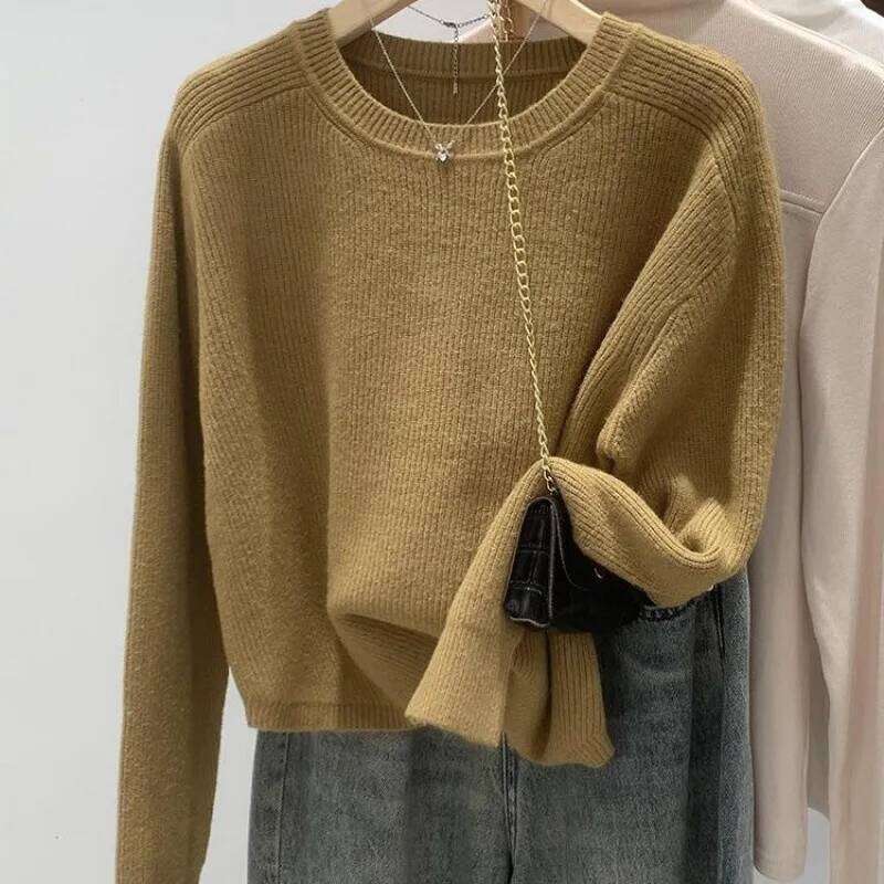 Chic Feminine Cotton Blend Tunic Sweatshirt with Comfortable A-line Silhouette Suitable For Cooler Months