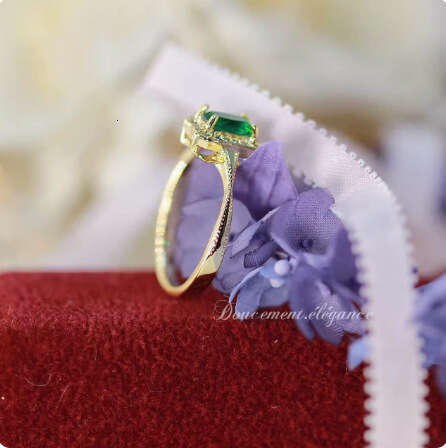 Sleeping Forest" French Court Style Western Emerald Zircon Gold-Plated Niche Ring