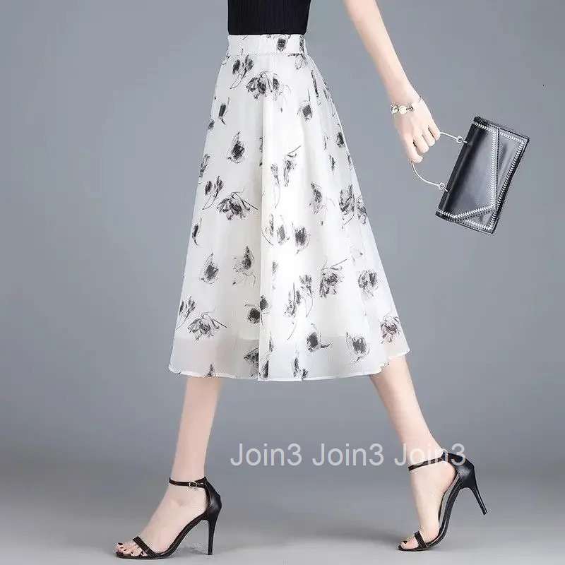 Woman Skirt Chiffon Midi Pleat White Pleated Streetwear New in Korean Style Casual Modest Fashion Y2k Vintage V Skirts for Women