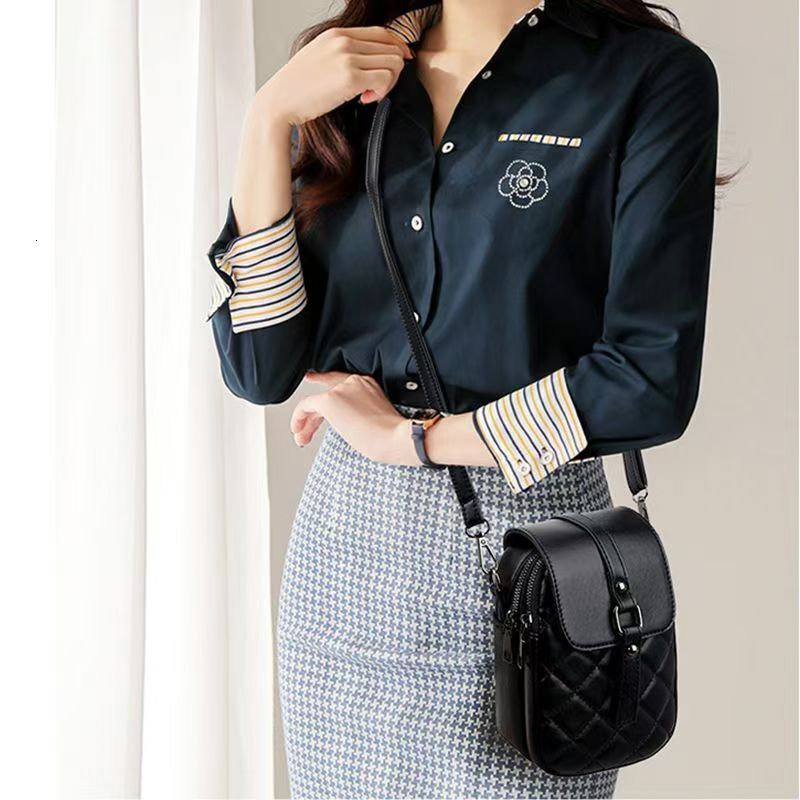 Free Shipping For Designers Wholesale Women's Phone Bag 2025 Winter Luxury Bag New Fashion Single Shoulder Crossbody Small Bag Embroidered Quilte