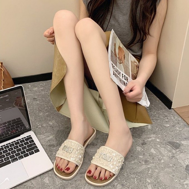 Designer Slippers, women's summer outerwear 2025 New flat beach sandals, fashionable and versatile, women's soft-soled flip-flops, free ship