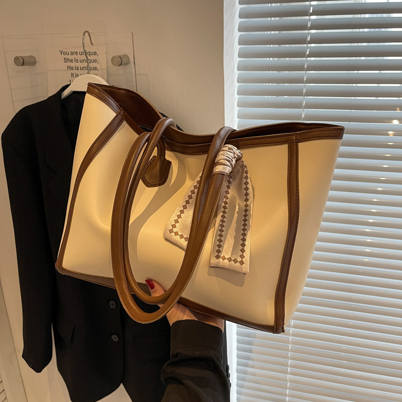 Free shipping designer Bag High-End Simple Color-Block Large Bag Women Bag 2025 New Versatile Trendy Shoulder Bag Large Capacity Commuter Tote Bag
