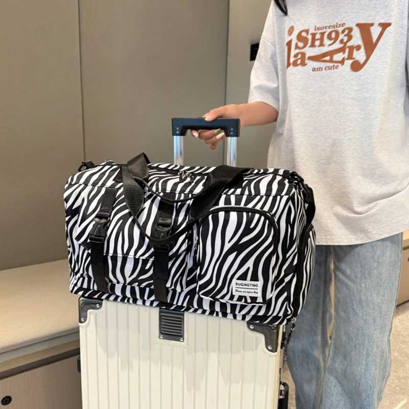2024 New Fashion Capacity Gym Bags with Independent Shoes Warehouse Summer Outdoor Yoga Oxford Cloth Duffle Fitness Handbag W250618