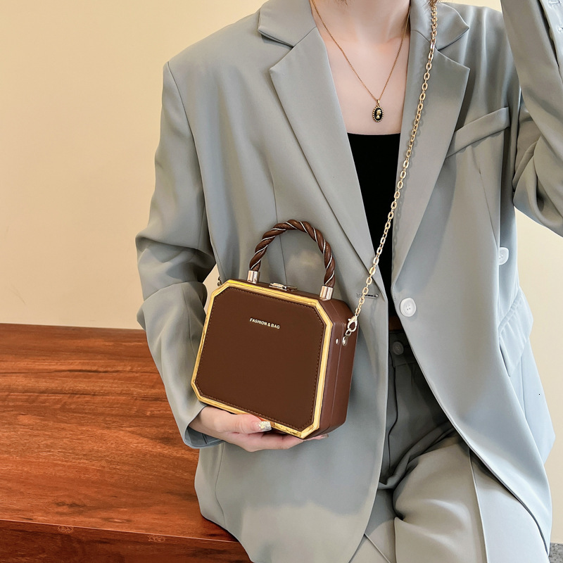 Free Shipping 2025 New Designer Bag Exquisite Casual Simple Color Women's Single Shoulder Handbag Fashionable High-quality Shopping Bag