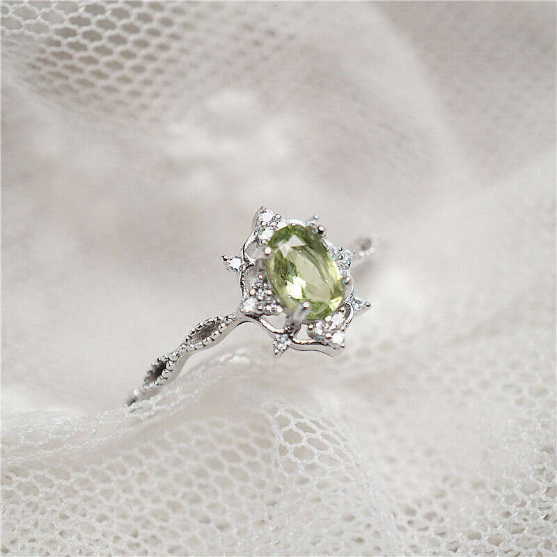 Light Luxury Imitation Peridot for Women Gold Plated Niche Design Artistic Ring Court Style Personality