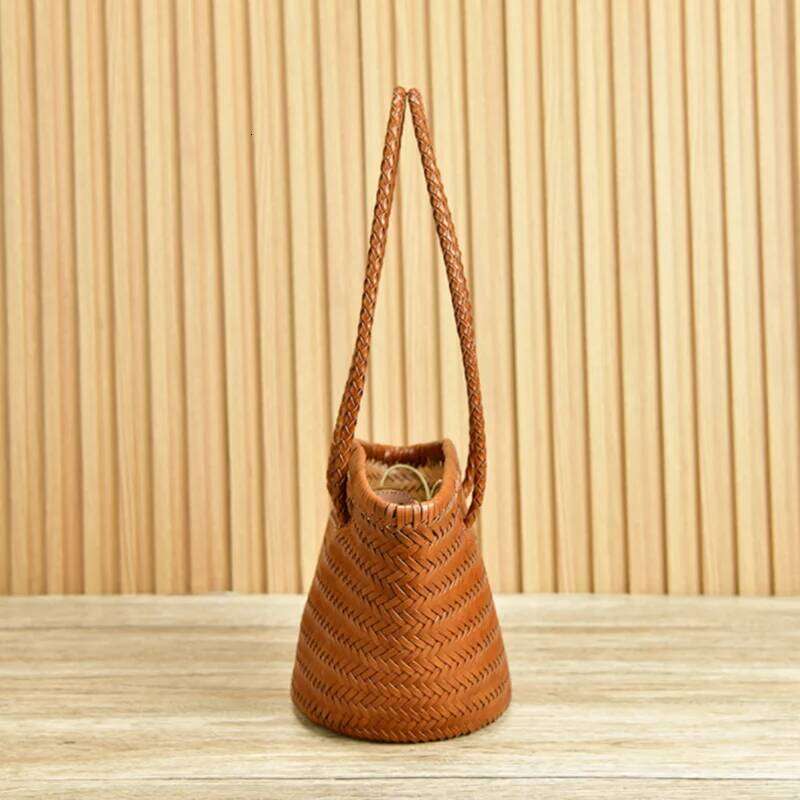 Head Layer Cowhide Braided One Shoulder Bucket Vintage Leather Handmade Vegetable Basket Travel Beach Tote Bag