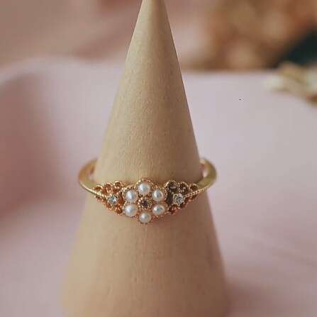 New Inlaid Pearl Petal for Women Fashionable Unique Light Luxury Niche Index Finger Ring Versatile Style