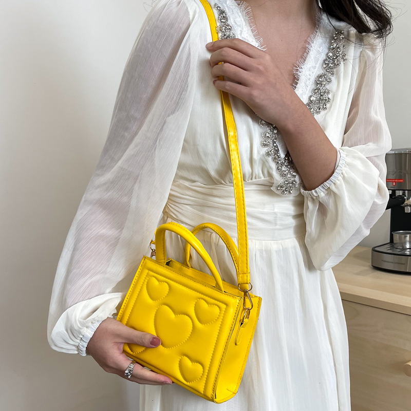 Free Shipping 2025 New Designer Bag High-end Women's Textured Fresh Solid Color Single Shoulder Handbag Casual High-quality Shopping Bag