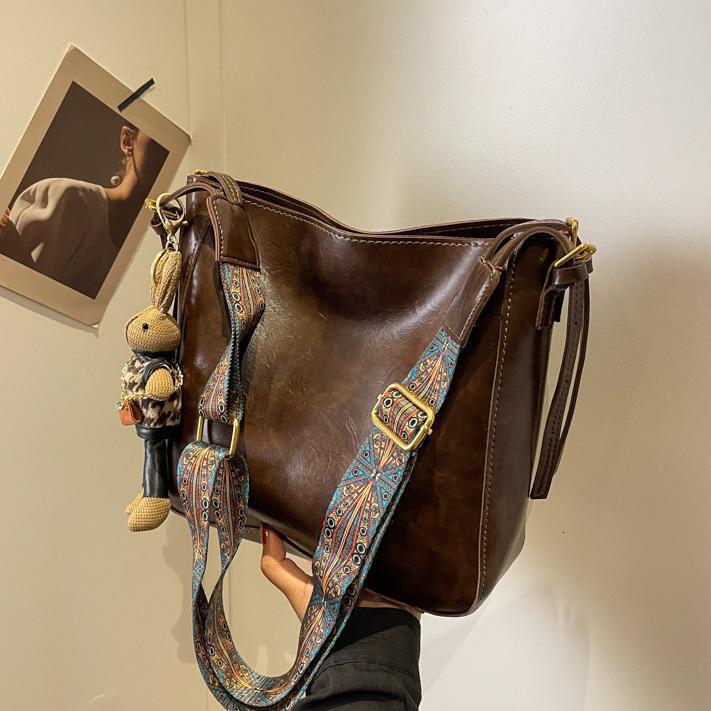 Free shipping designer Women Bag 2025 New Bucket Bag Simple Casual Versatile Stylish High-end Shoulder Bag Crossbody Bag
