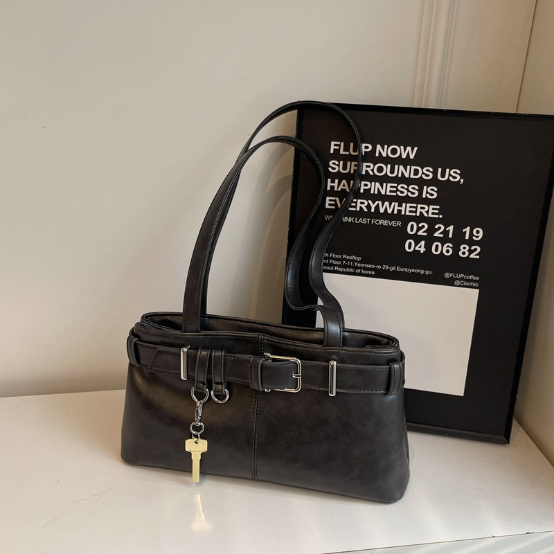 Free Shipping 2025 New Designer Bag Niche Solid Color Patent Leather Single Shoulder Underarm Handbag Fashionable And High-quality Shopping Bag