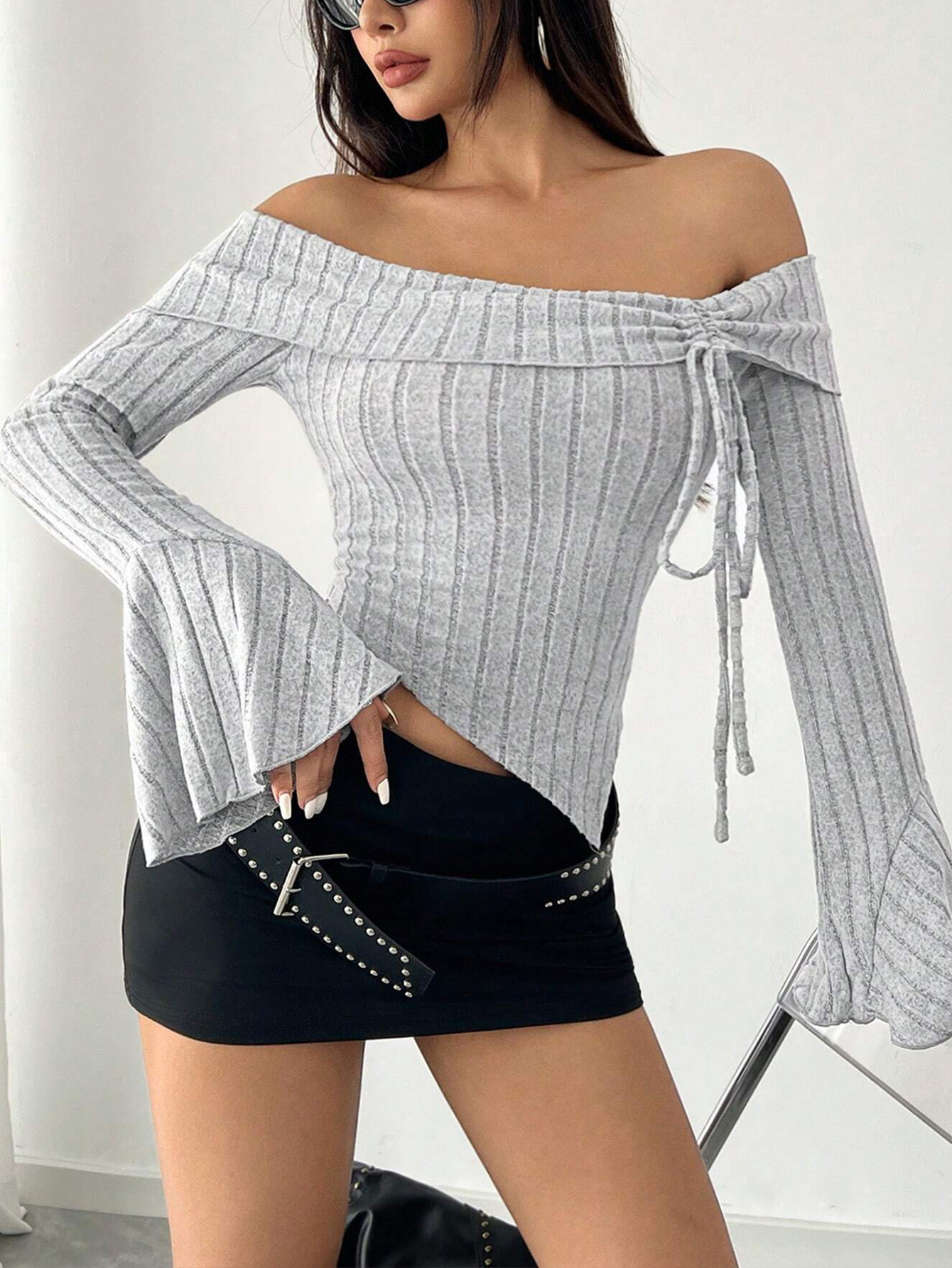 Hot selling Queen's temperament one neck T-shirt with autumn and winter flared sleeves, short style with exposed navel top