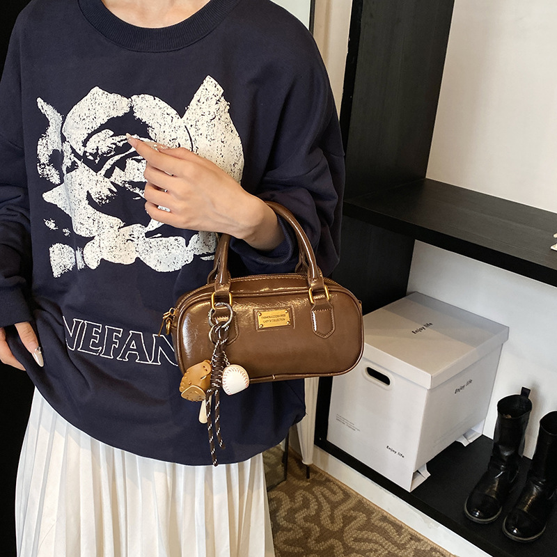 Free shipping designer Trendy Niche Hot-Selling Handbag Bowling Bag Women Bag 2025 New Retro Shoulder Bag High-End Versatile Crossbody Bag