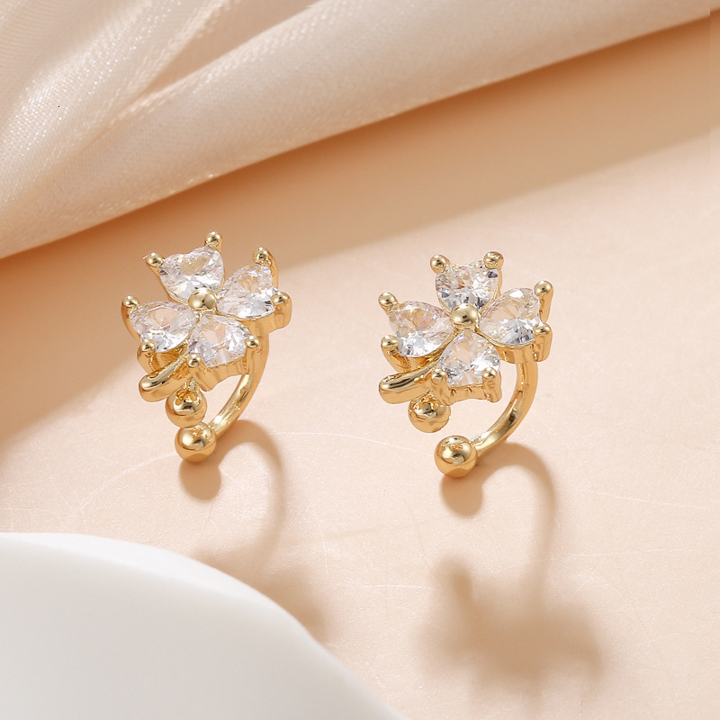 Cuff No Piercing Women Elegant Simple High-end Zircon Clover Ear Clip