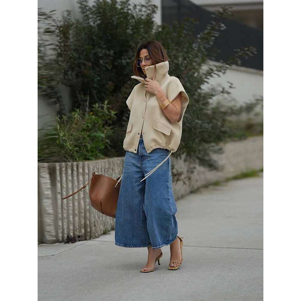 Fashion Women's Sleeveless Vest Turn-Down Collar Pocket Button Lady Jacket 2025 Spring Summer Casual Female Street Outwear