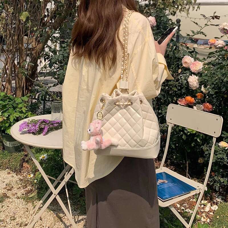 2025 New Fashionable Chain Elegant Stylish Bucket Quilted Backpack New Trendy Small Style Crossbody Bag