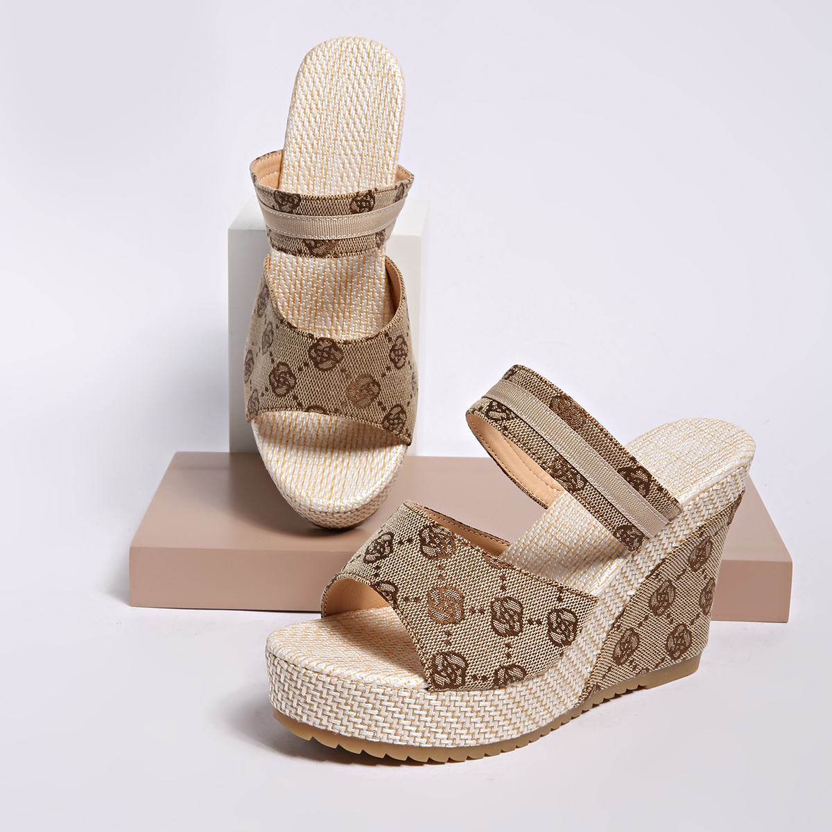 Women's Slope Heel Sandals Summer Outdoor Lightweight Fashion Beach Shoes Open Toe Thick Rubber Bottom Comfortable Elegant One Foot Stirrup Color