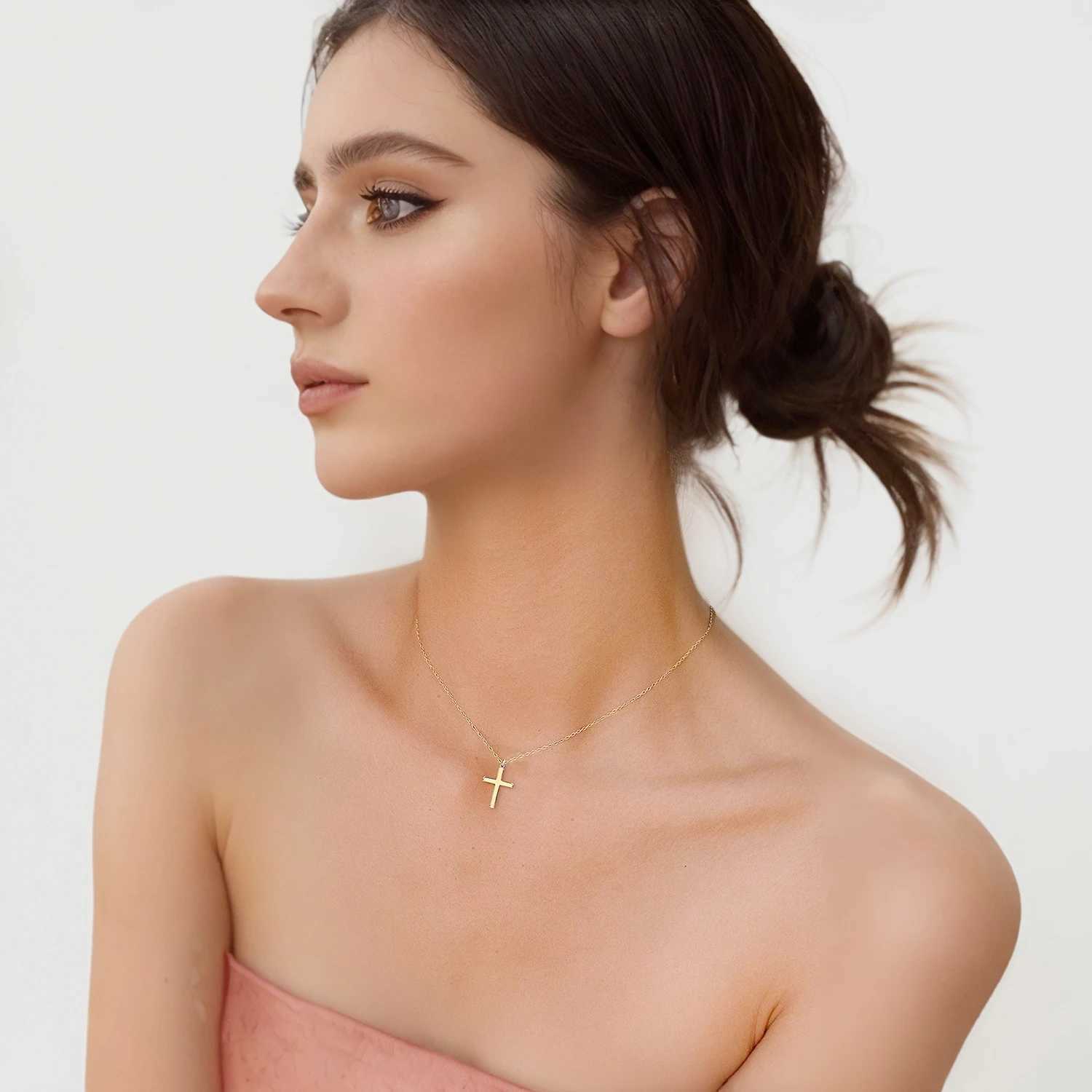 Minimally Smooth Cross Necklace Pendant 18K Gold Color Plated Stainless Steel Fashion Classic Unisex Jewelry Men Women W250618