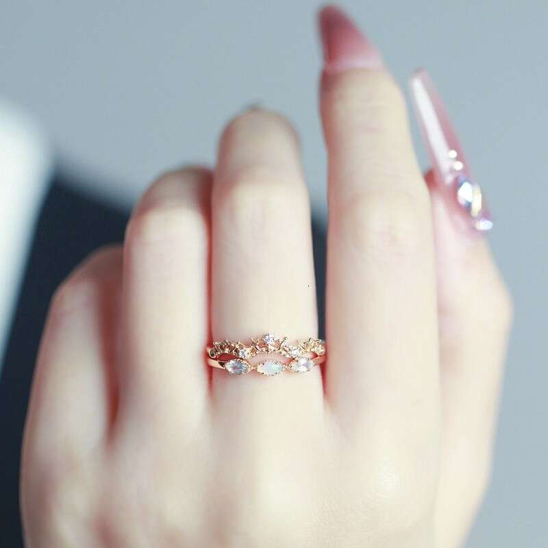 Summer New Luxury Electroplated Color Exquisite Hollow Pattern Leaf High-end Versatile Ring
