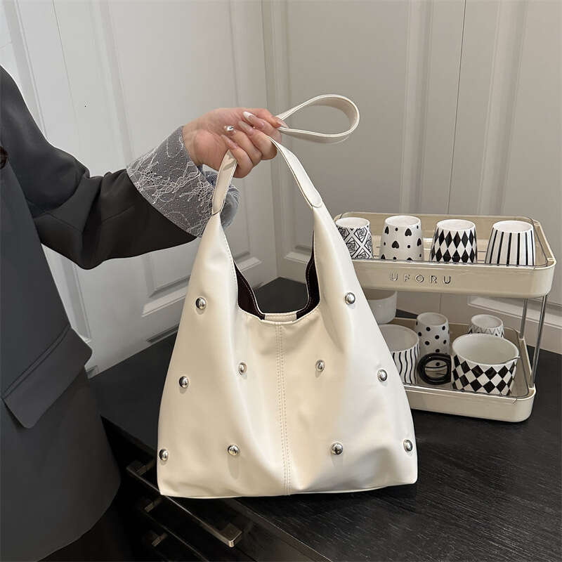 2025 Summer New Niche Punk Style Fashion Trendy Personality Large Rivet Design Single Shoulder Underarm Bag