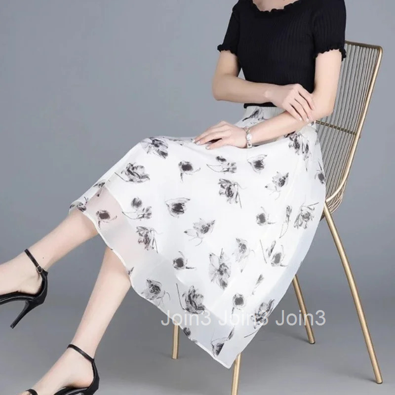 Woman Skirt Chiffon Midi Pleat White Pleated Streetwear New in Korean Style Casual Modest Fashion Y2k Vintage V Skirts for Women