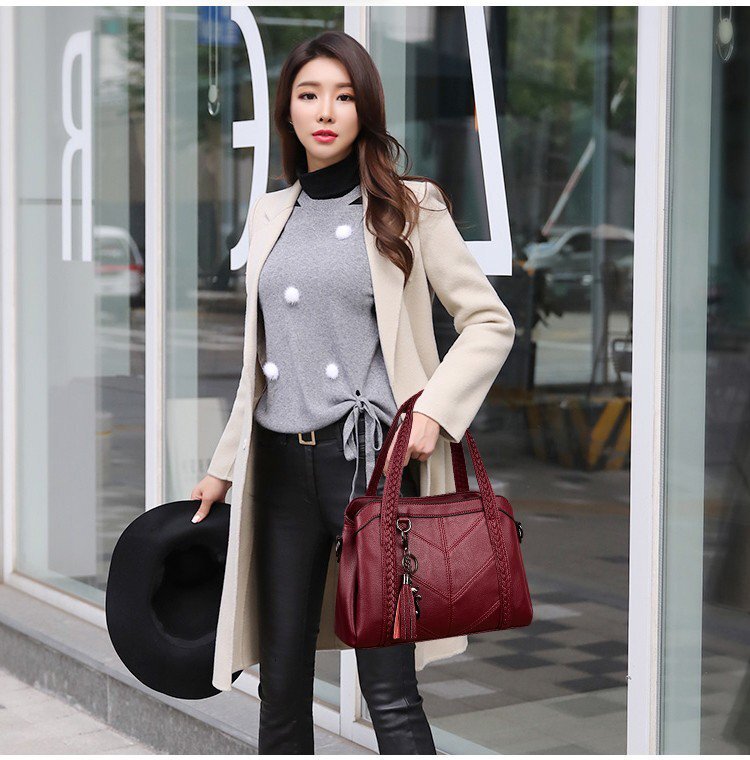 Free Shipping 2025 New Designer Bag Large Capacity Solid Color Leather Tassel Women's Handbag Fashion High Quality Shopping Bag