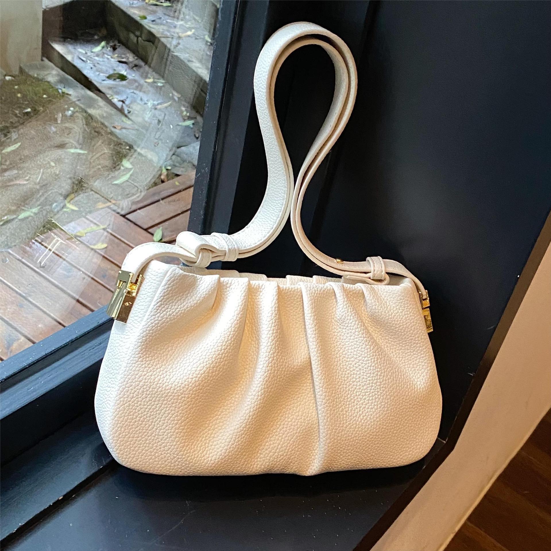 Free shipping designer Bag Wrinkle Cloud Bag 2025 New Women Bag Trendy Crossbody Bag Stylish Shoulder Bag Underarm Bag