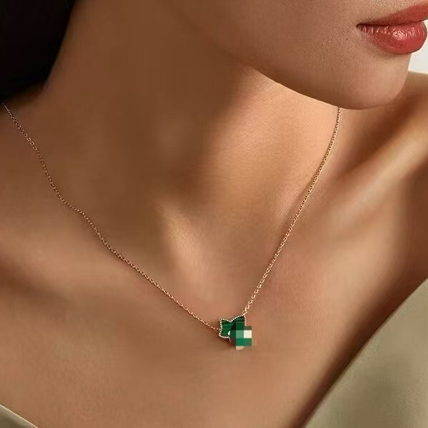 Fashion Light Style Personality Simple Dia-Studded Ivy Necklace Pendant for Women Titanium Steel Versatile Maple Leaf Jewelry