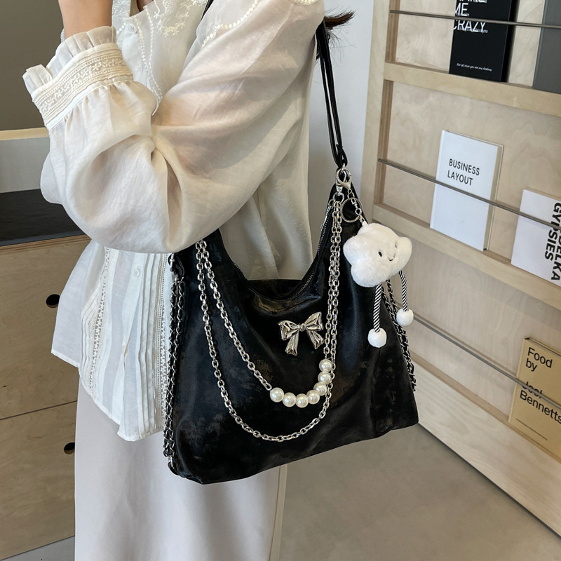 Free shipping designer Large Capacity Commuter Backpack for Women Spring/Summer New Fashionable Trendy Shoulder Bag