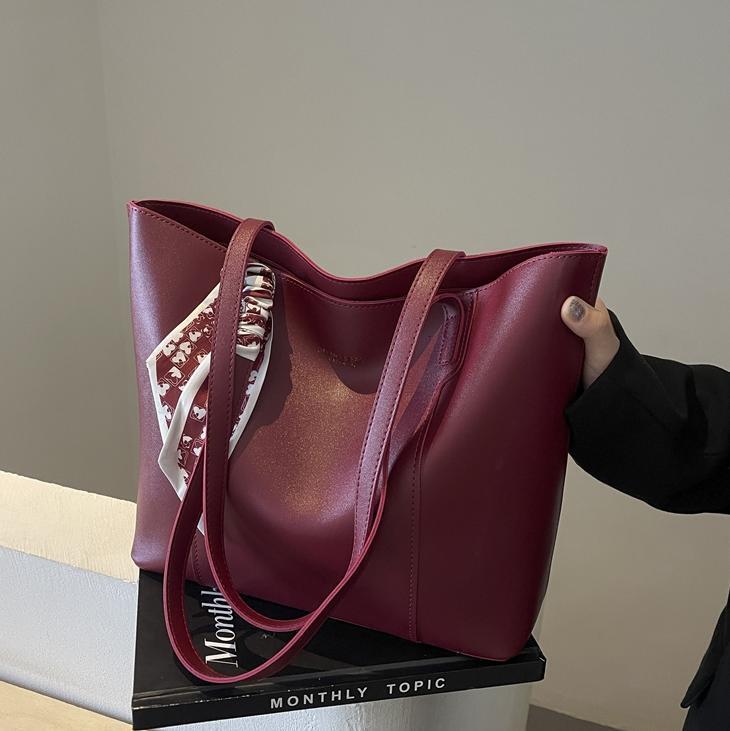 Free shipping designer Bag Tote Bag for Women 2025 New Casual Versatile Simple Shoulder Bag Large Capacity Commuter Underarm Bag