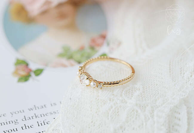 Cross Rose Garden" Palace Style Creamy Natural Pearl White Crystal Light Luxury Ring