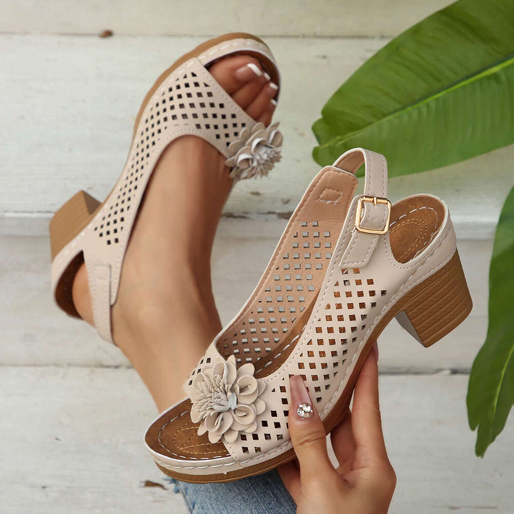 Plus Size Floral High 2025 Summer New Fashion Chunky Heel Buckle Sandals for Women