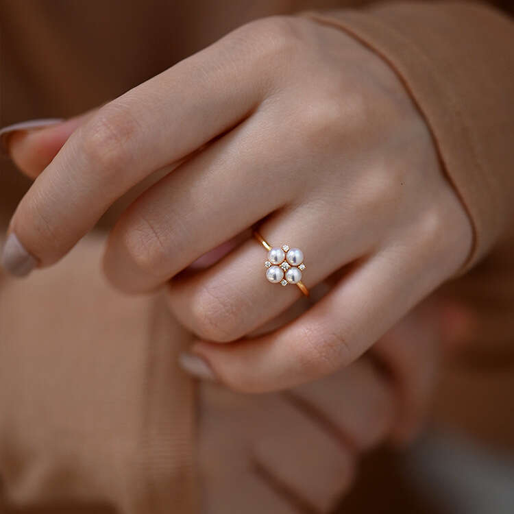 Light Luxury Same Style for Women, Elegant Versatile Fashionable Unique High-end Sense Ring with Pearl and Diamond Inlay Flower