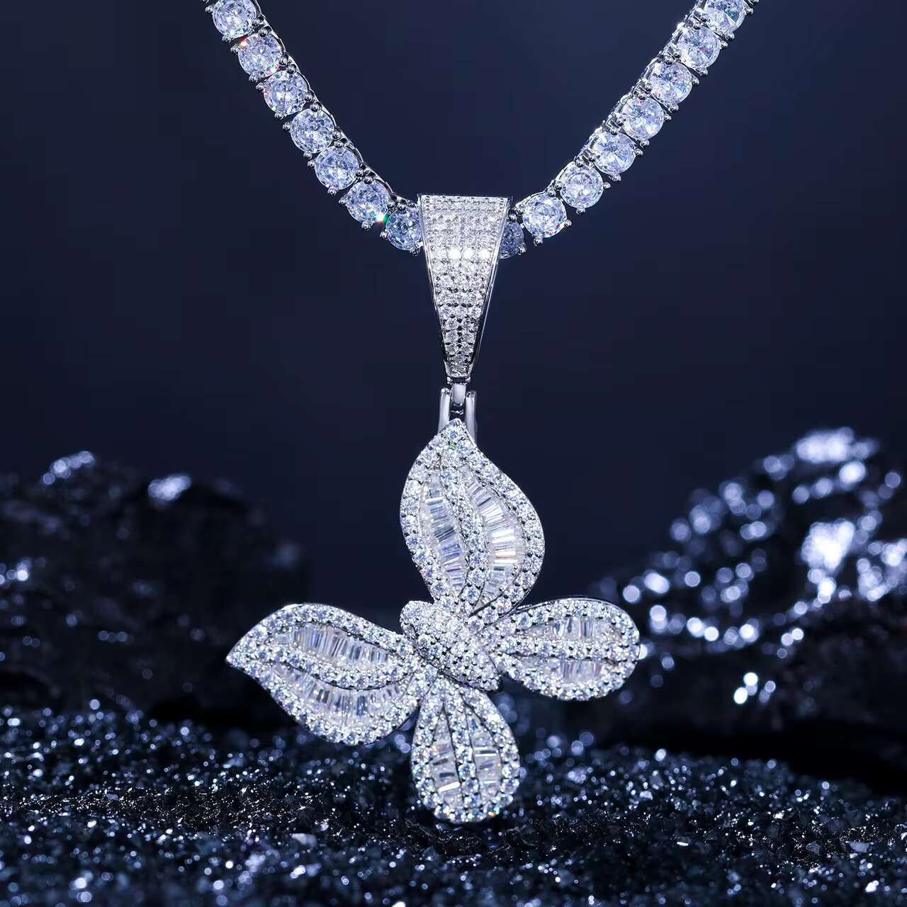 Luxury Fashion Womens 925 Iced Blinged Moissanite Necklace Elegant Solid Baguette Butterfly Shaped Pendant New Elegant Design