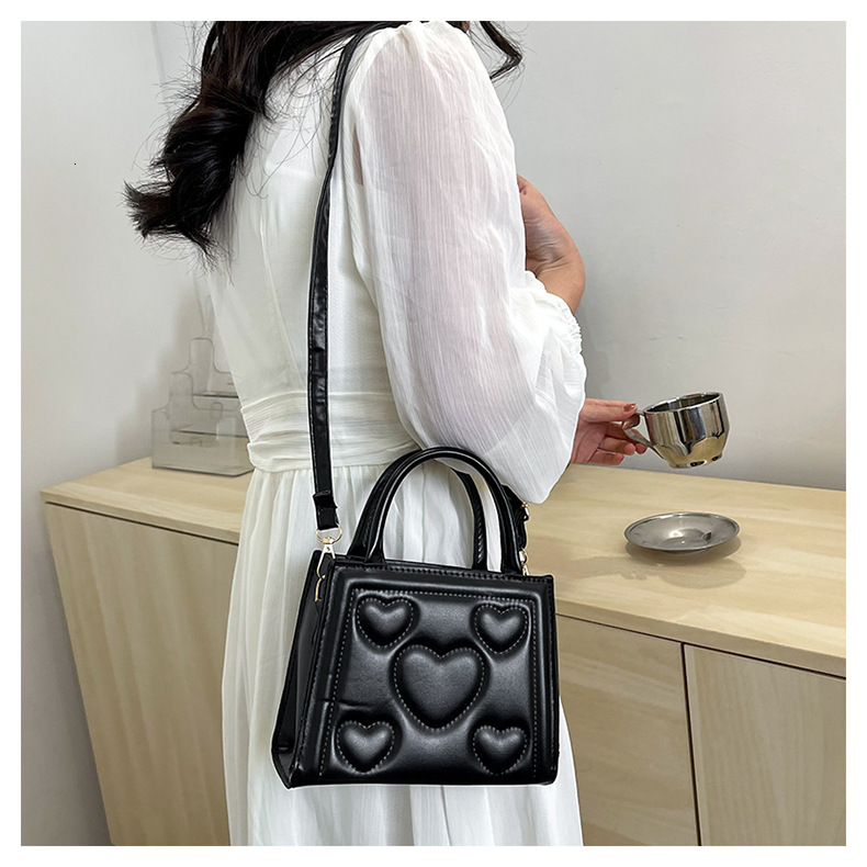 Free Shipping 2025 New Designer Bag High-end Women's Textured Fresh Solid Color Single Shoulder Handbag Casual High-quality Shopping Bag