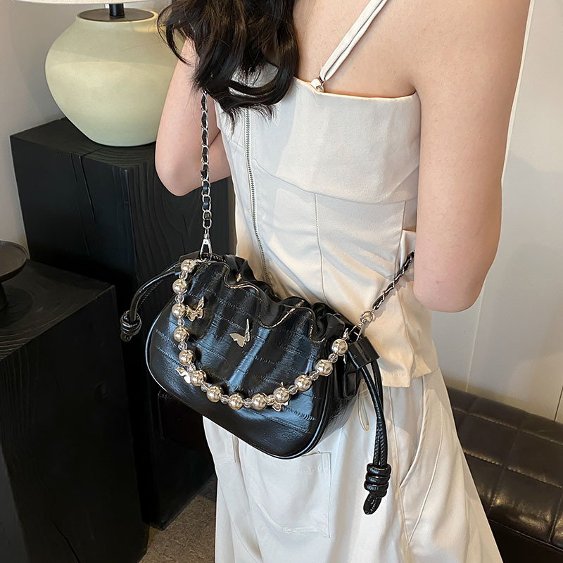 Free shipping designer Niche Fashion Beaded Handbag for Women Summer New Trendy Stylish Shoulder Bag High-end Bucket Bag