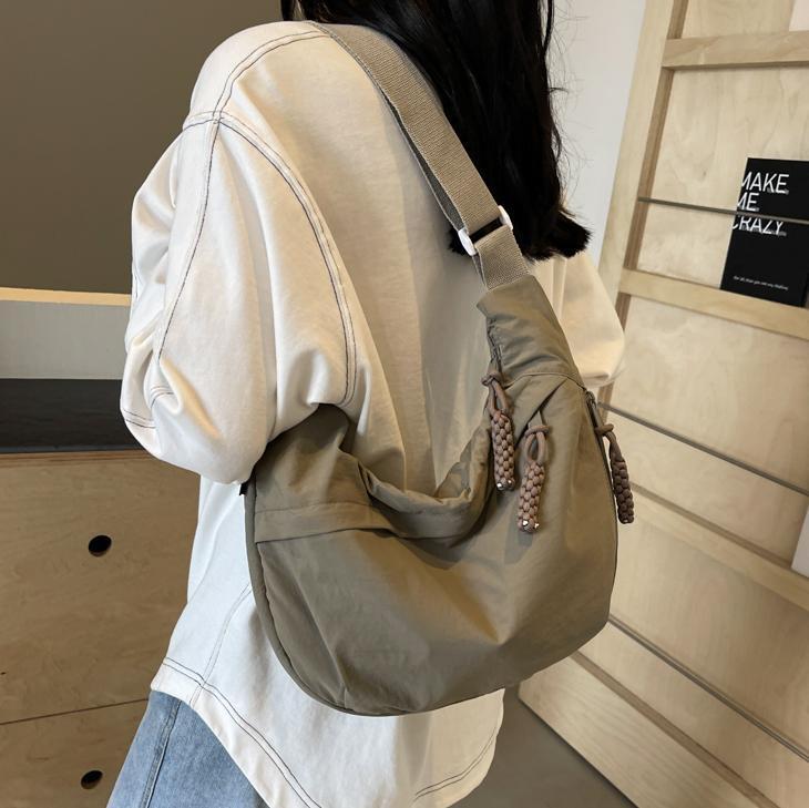Free shipping designer New Large Capacity Commuter Bag Canvas Bag Versatile Fashion Dumpling Bag Casual Stylish Korean Version Niche Crossbody Bag