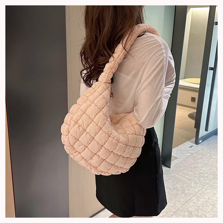 Free Shipping For Designers 2025 New Plaid Underarm Cloud Bag Niche High-end Single Shoulder Down Bag Women Large Capacity Pleated Luxury Bag Bubble B
