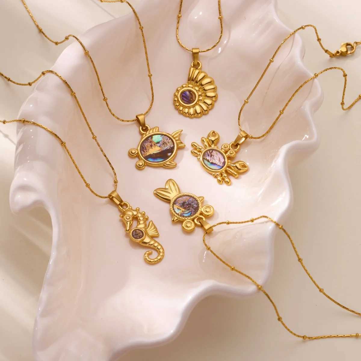 Gold Color Stainless Steel Conch Crab Pendant Necklaces for Women Sea Animal Fish Charm Chain Necklace Fashion Jewelry Gift W250618