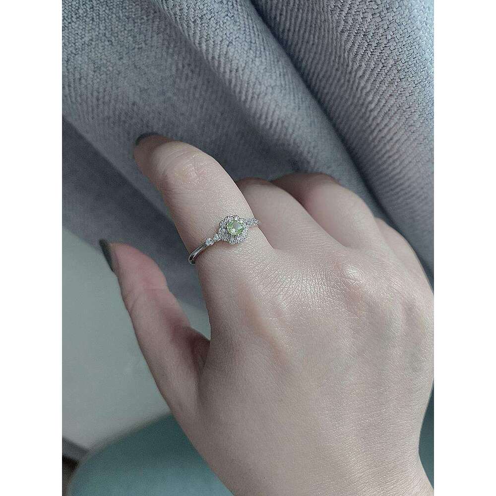 Anti-Pyrite for Women Green Open Ring with Inlaid Diamonds Super Shiny Lace Round Style