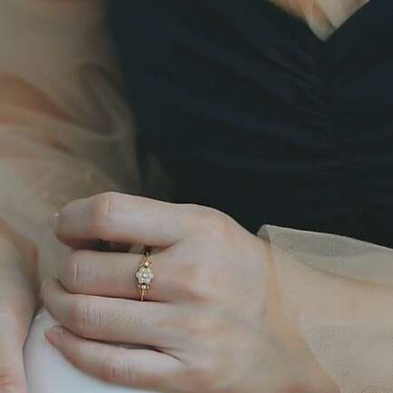 New Inlaid Pearl Petal for Women Fashionable Unique Light Luxury Niche Index Finger Ring Versatile Style