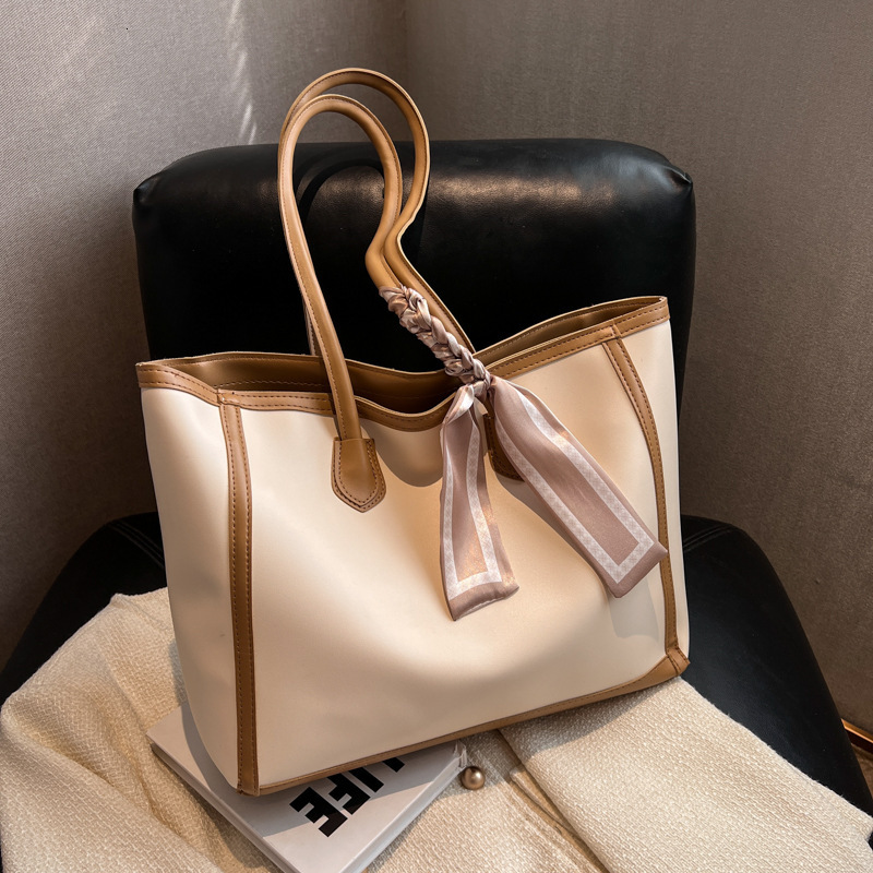 Free shipping designer Bag High-End Simple Color-Block Large Bag Women Bag 2025 New Versatile Trendy Shoulder Bag Large Capacity Commuter Tote Bag