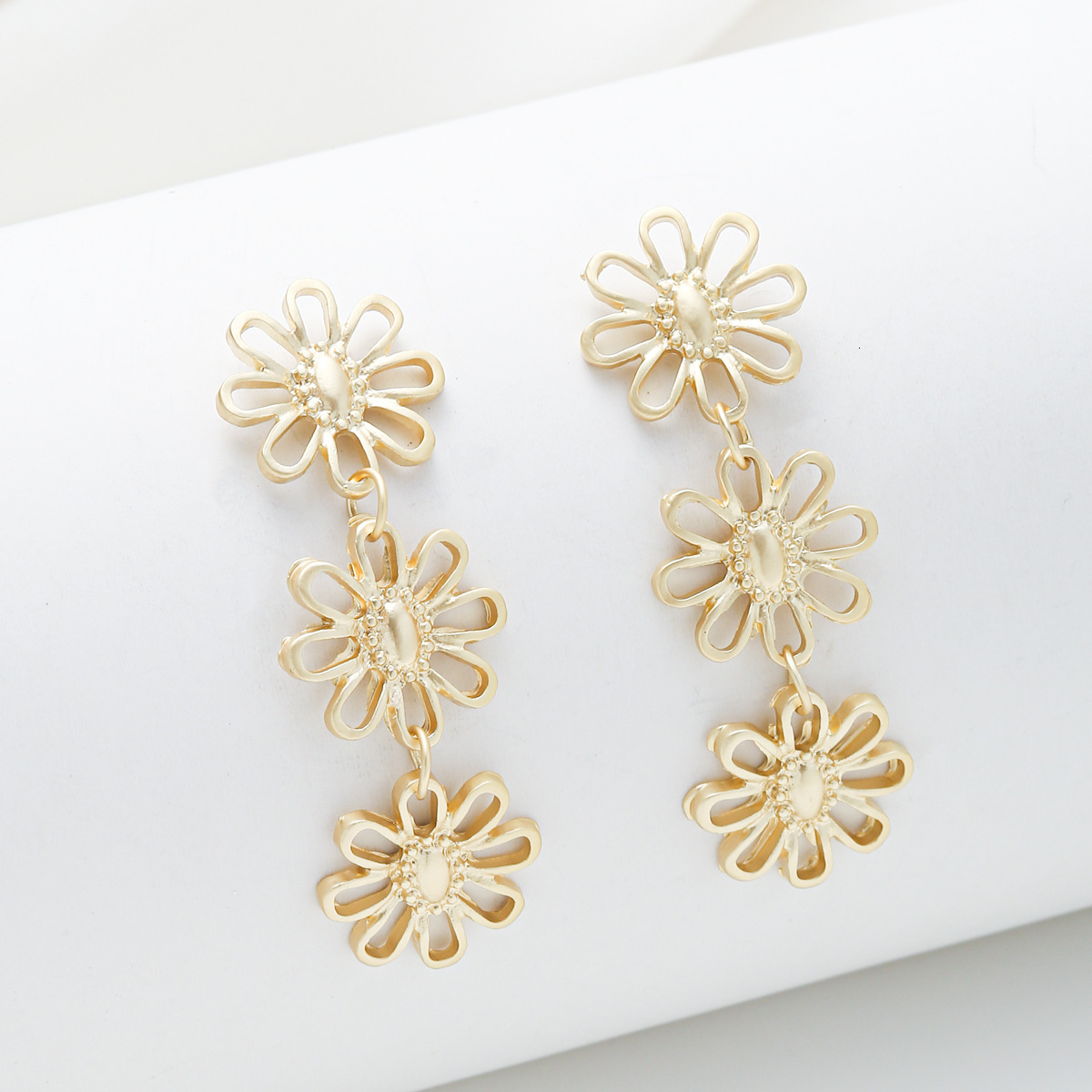 Wind Flower Light High-end Gold Stamen Design Earrings Ear Studs