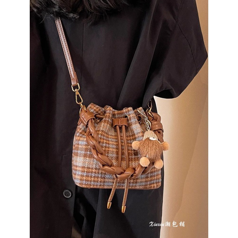 Top Brand High Quality New Style Bags for Women New Spring and Autumn Design Sense Handbag Small Bag Hot Style Versatile Crossbody Bag New Free Delive