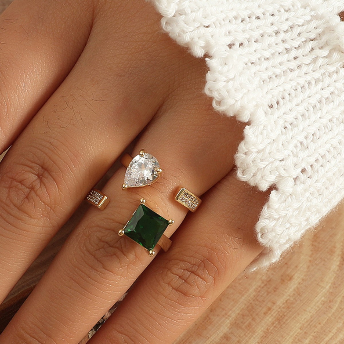 Unique for Women, Court Style Emerald Design, Elegant High-end Versatile Ring