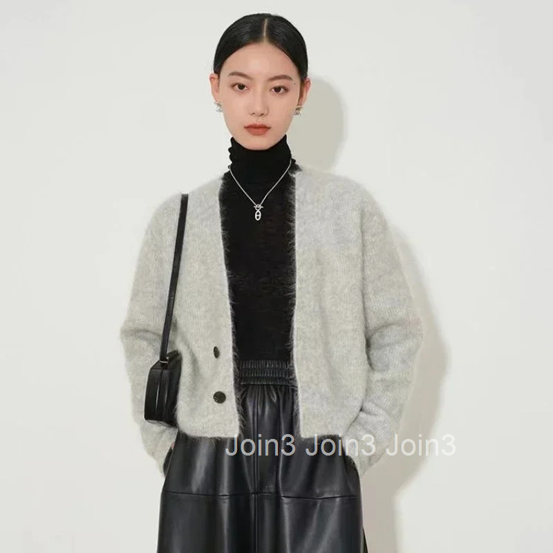 Ladies Sweaters Short Knitted Top for Women Crop Cardigan Brown Sale 90s Vintage Korean Style Y2k Winter 2025 Cold Clothing Warm