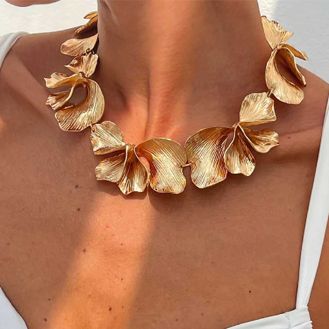 Ingemark Punk Irregar Petals Flower Chain Necklace for Wen 2025 New Fashion Gold Color Metal Choker Steampunk Jewelry GiftC250617